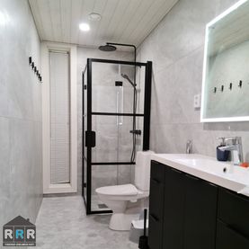 Remontoitu kylpyhuone